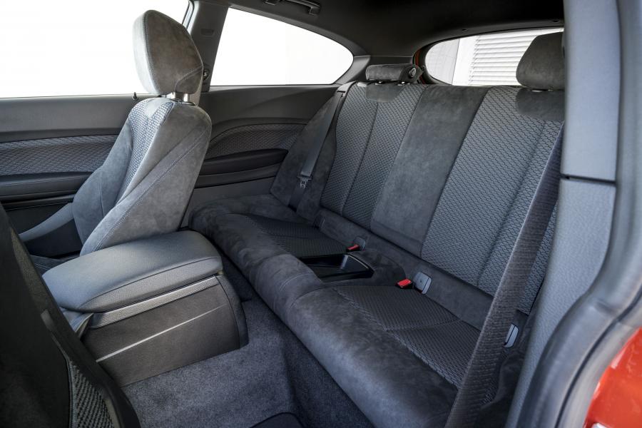  BMW M135i 3-Door 2015 года  (фото 21 из 35)